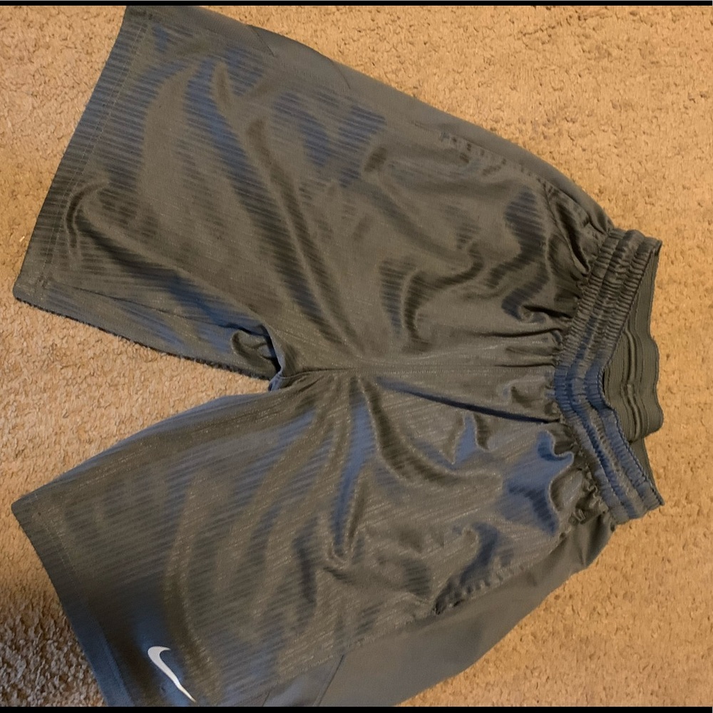 Men’s Nike Silver Shorts. Size M